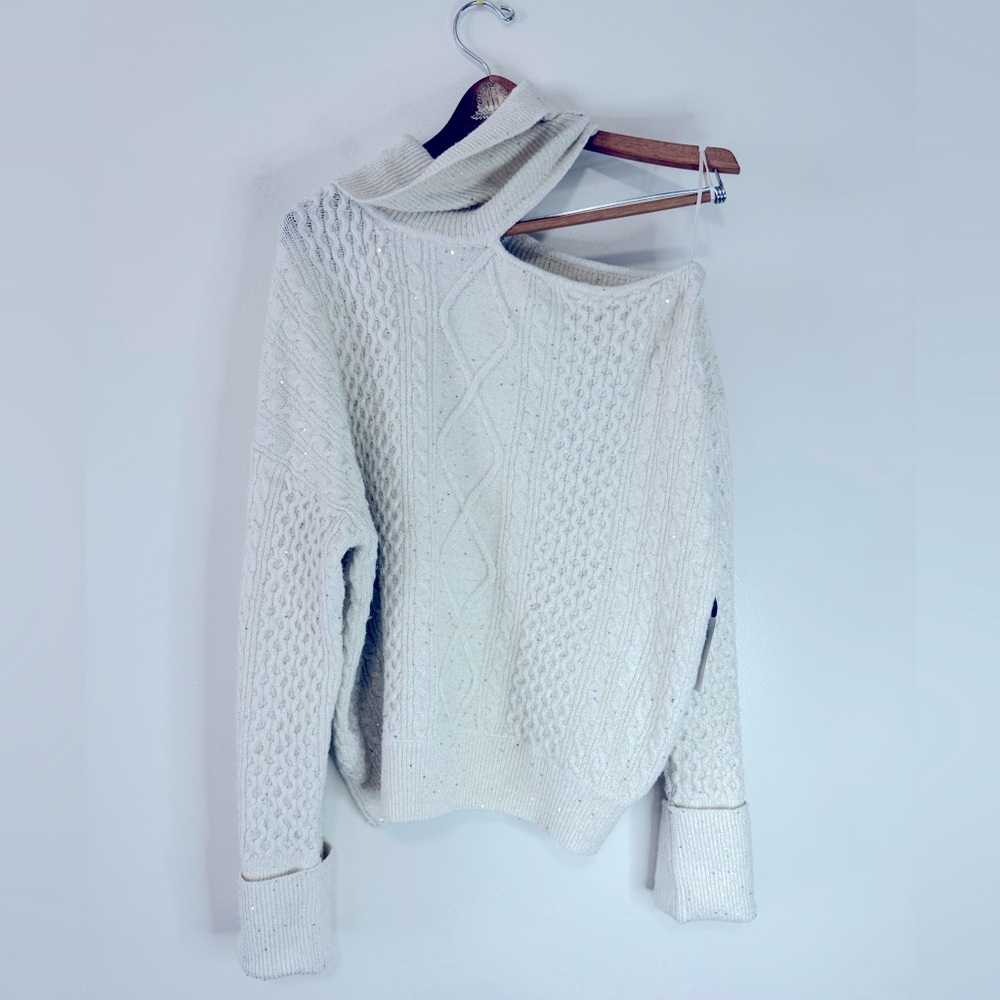 Sofia Vergara NWT Cozy Off-Shoulder White Sweater  metallic threading size XL